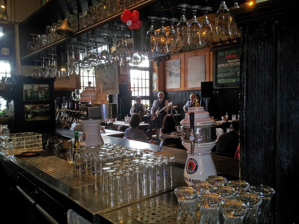 52078_10151105143129332_1290887887_o